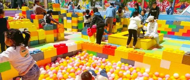 人气爆棚的「积木王国」免费玩！快带孩子来福宽广场FUN肆嗨玩！