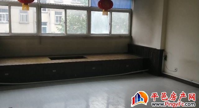 莲花园小区 5室2厅 208平米 简单装修 1250元/月