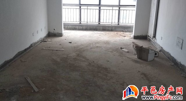 南马社区 3室2厅 146平米 毛坯 万元