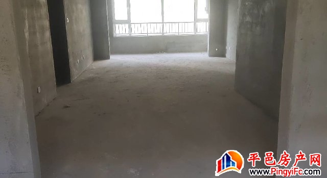福宽广场 5室2厅 197平米 毛坯 140万元